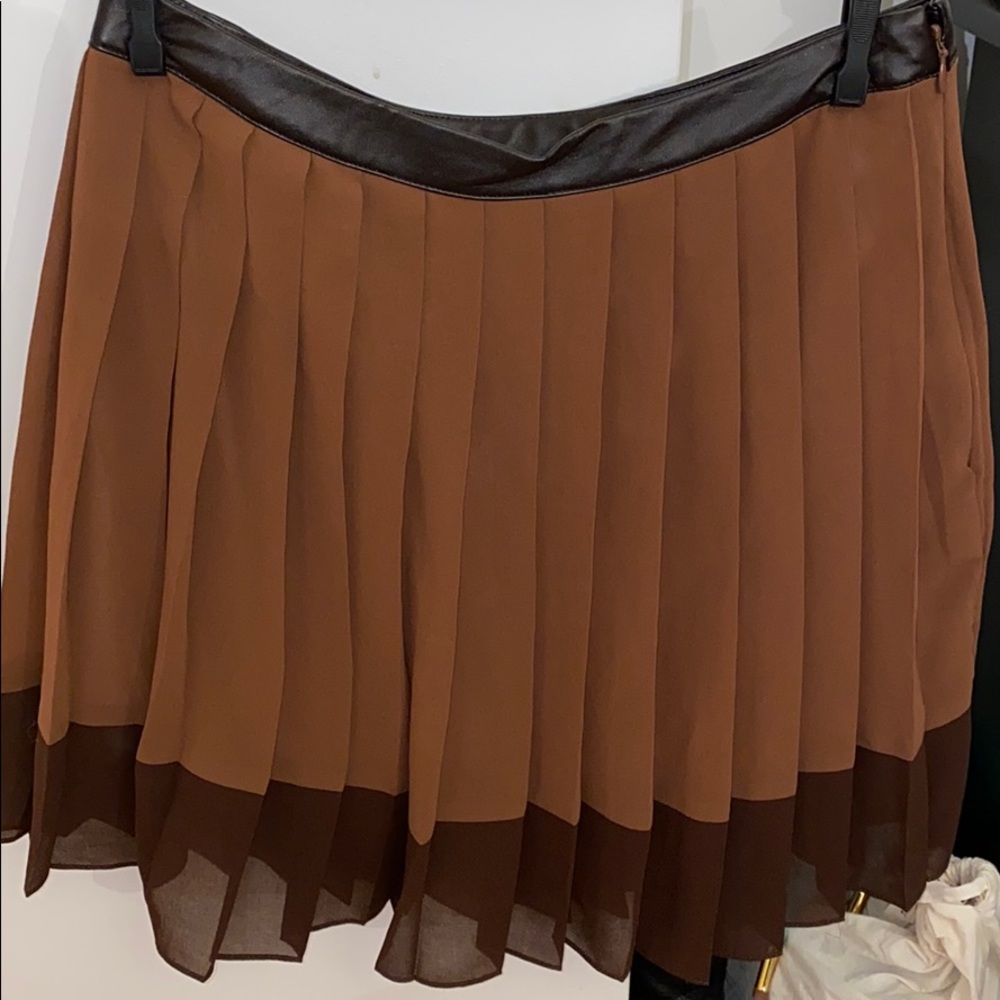 NWT WALTER BAKER BROWN PLEATED SKIRT‼️